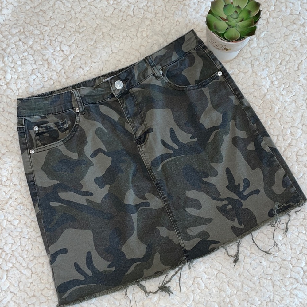 Dex Camo mini skirt